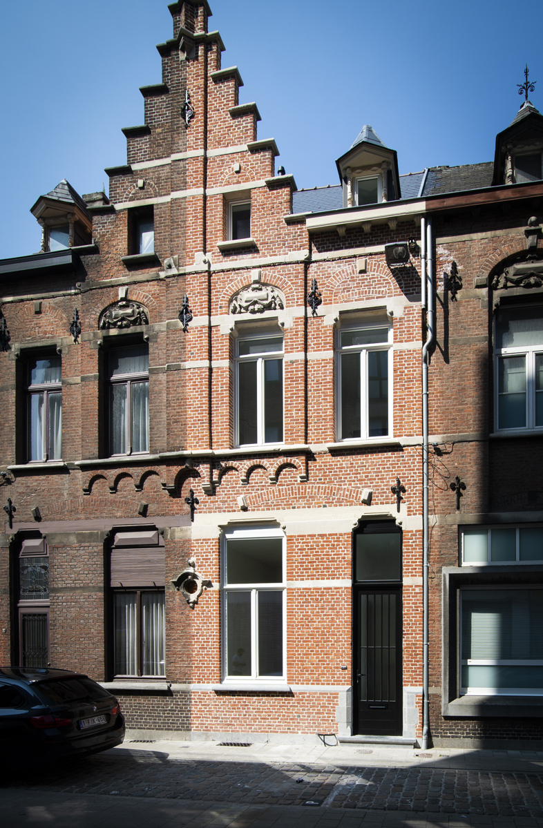 Comfort Cleaning stond in voor de gevelreiniging van deze geklasseerde gevel te Gent  - Realisaties