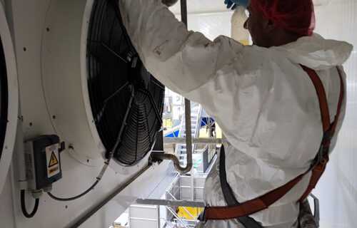 Reiniging van industriële verdampers voor koeltechniek of luchtbehandeling. - Realisaties