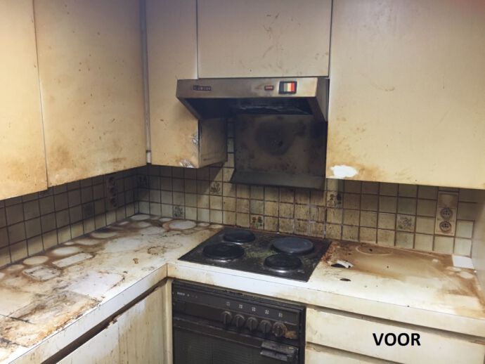 Dieptereiniging zwaar verwaarloosde keuken 1